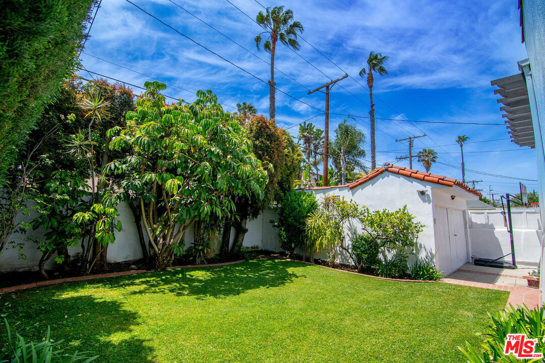233 S Alta Vista Blvd