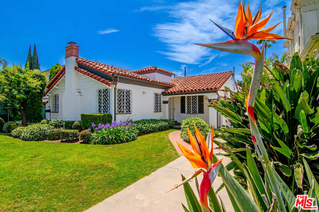 233 S Alta Vista Blvd