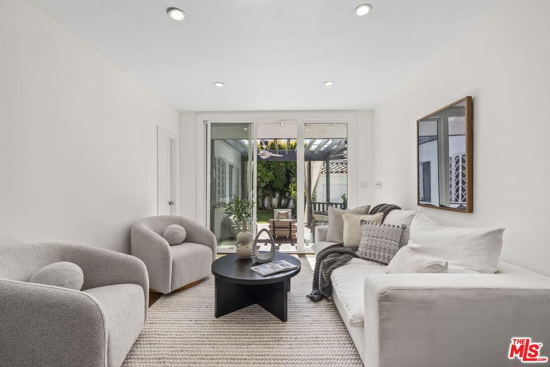 233 S Alta Vista Blvd