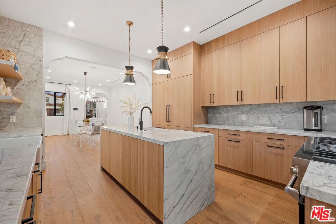 521 N Formosa Ave