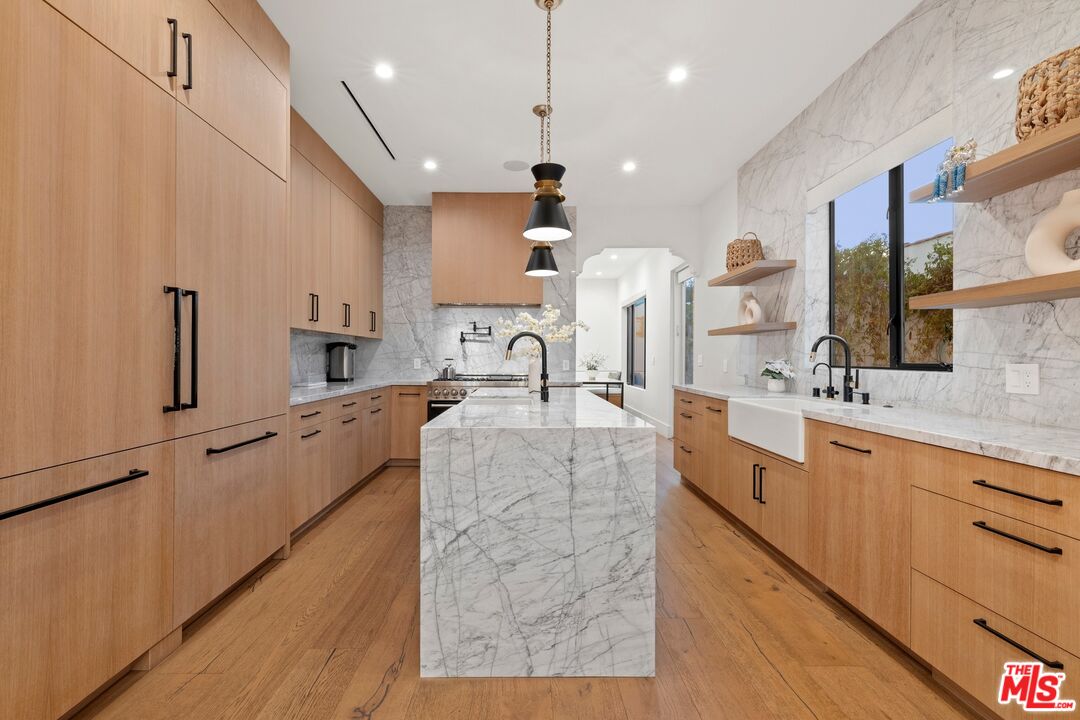 521 N Formosa Ave