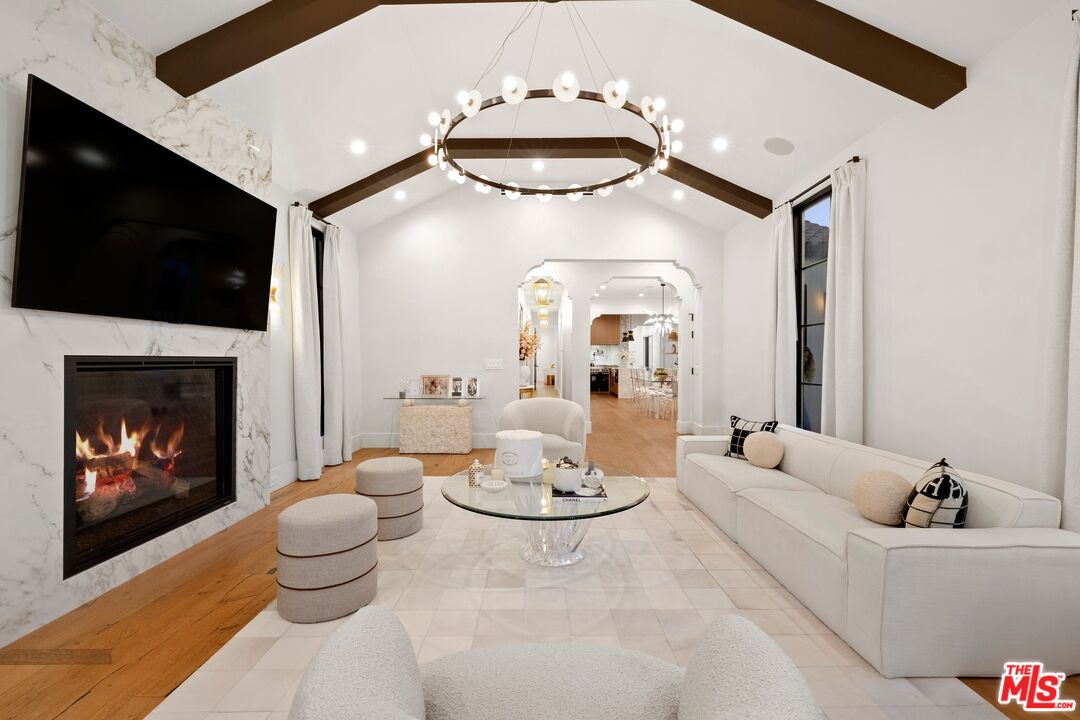 521 N Formosa Ave