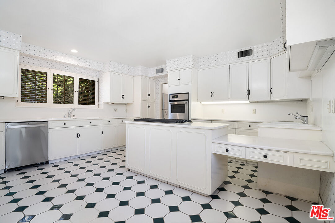 180 N Highland Ave