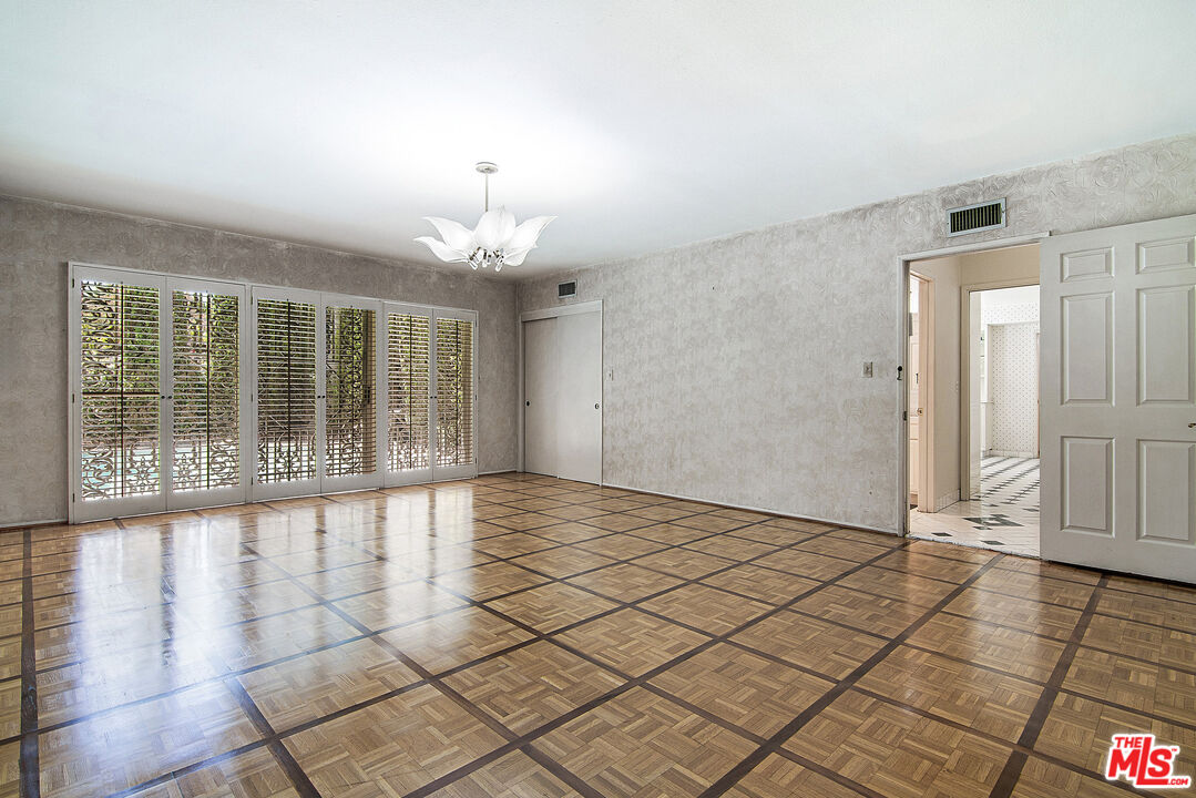 180 N Highland Ave