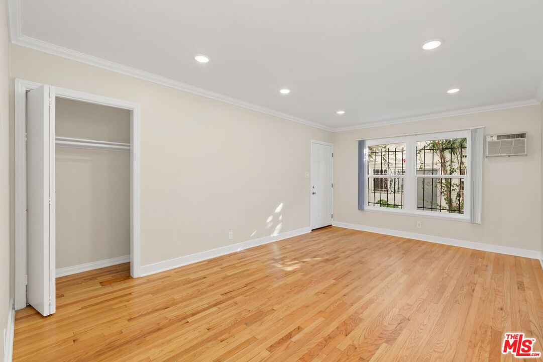 827 N Alta Vista Blvd