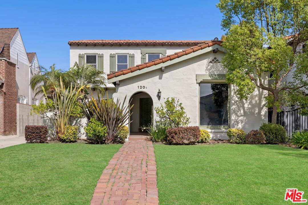 120 S Poinsettia Pl