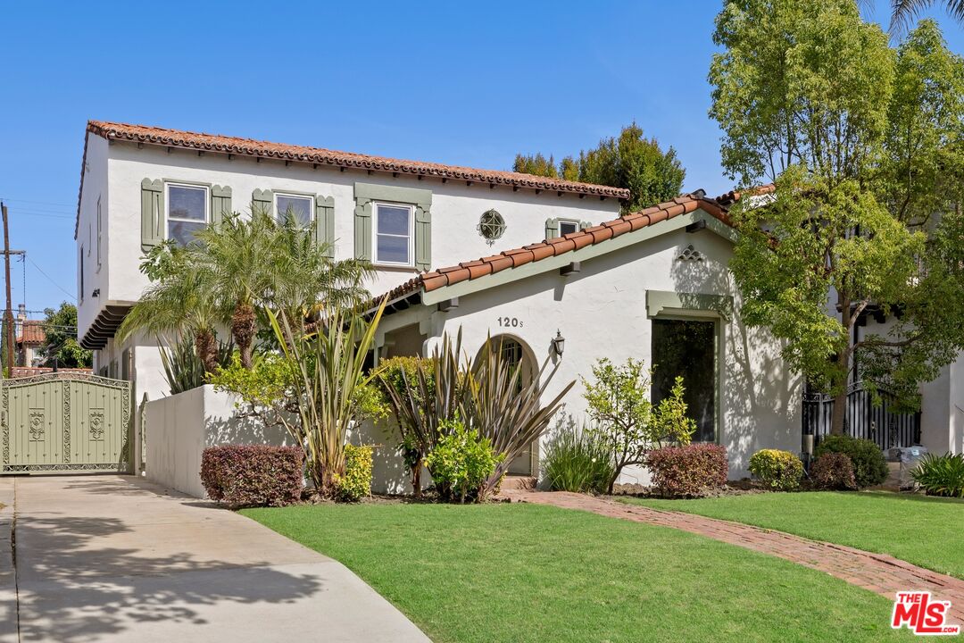 120 S Poinsettia Pl
