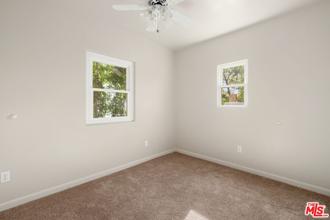 120 S Poinsettia Pl