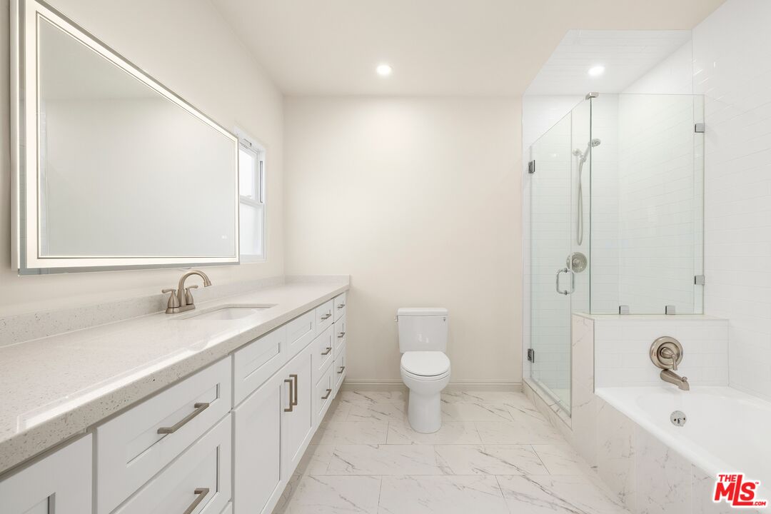 120 S Poinsettia Pl