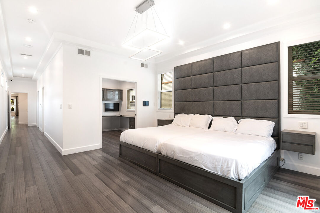 616 N Formosa Ave