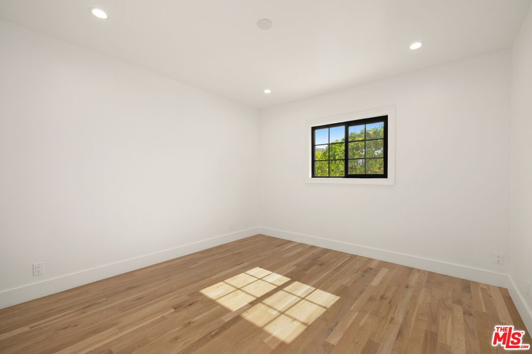 211 S Formosa Ave