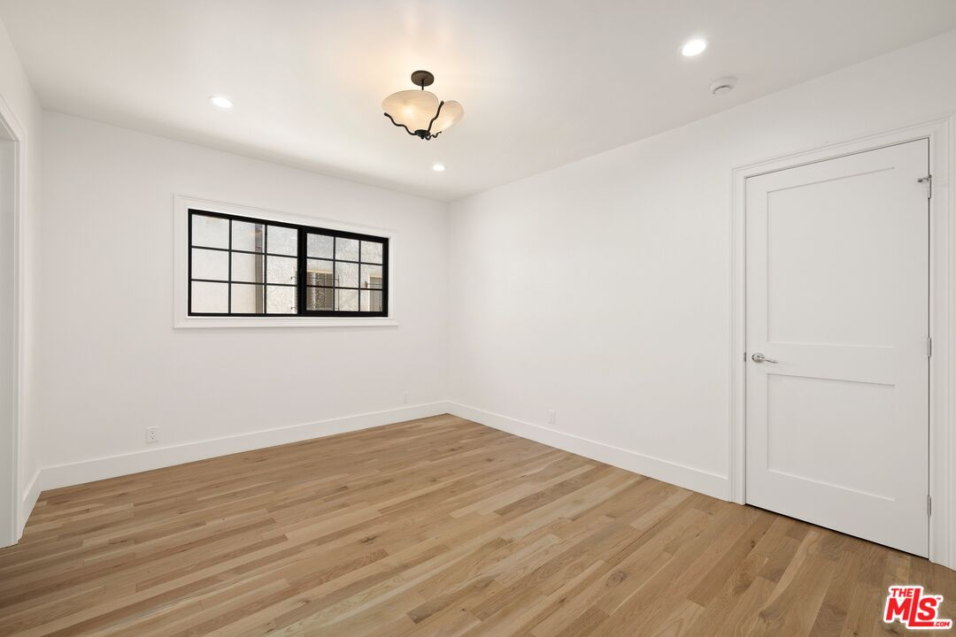 211 S Formosa Ave