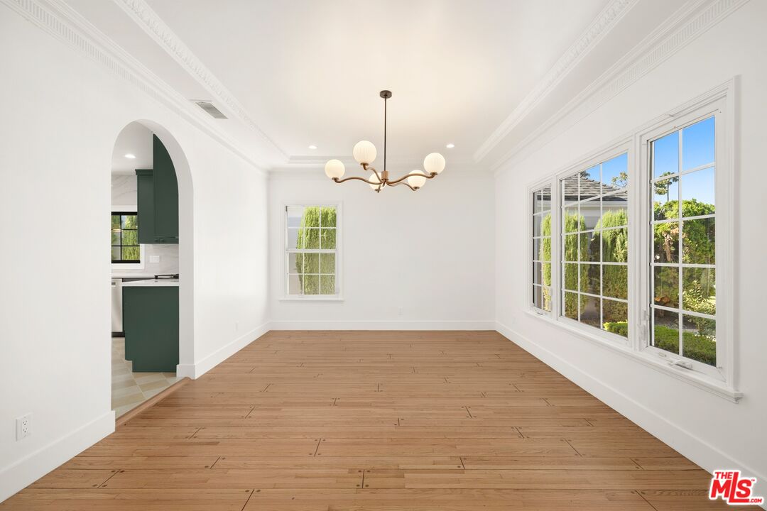 211 S Formosa Ave
