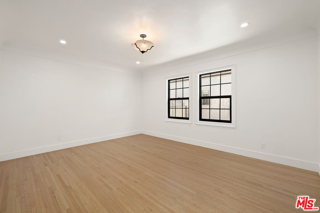211 S Formosa Ave