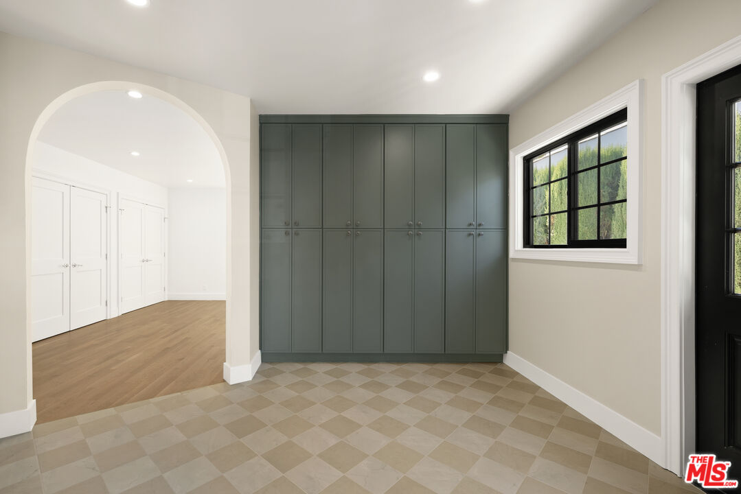 211 S Formosa Ave