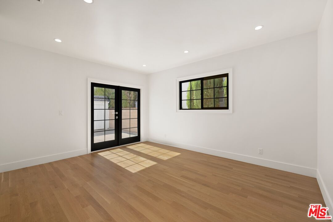 211 S Formosa Ave