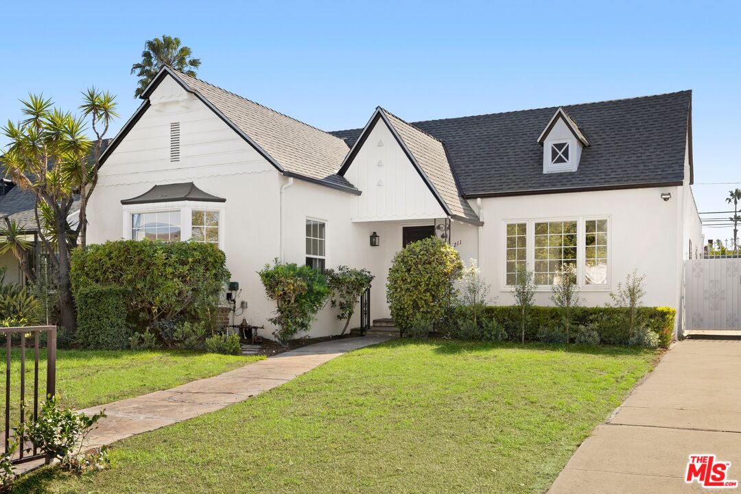 211 S Formosa Ave