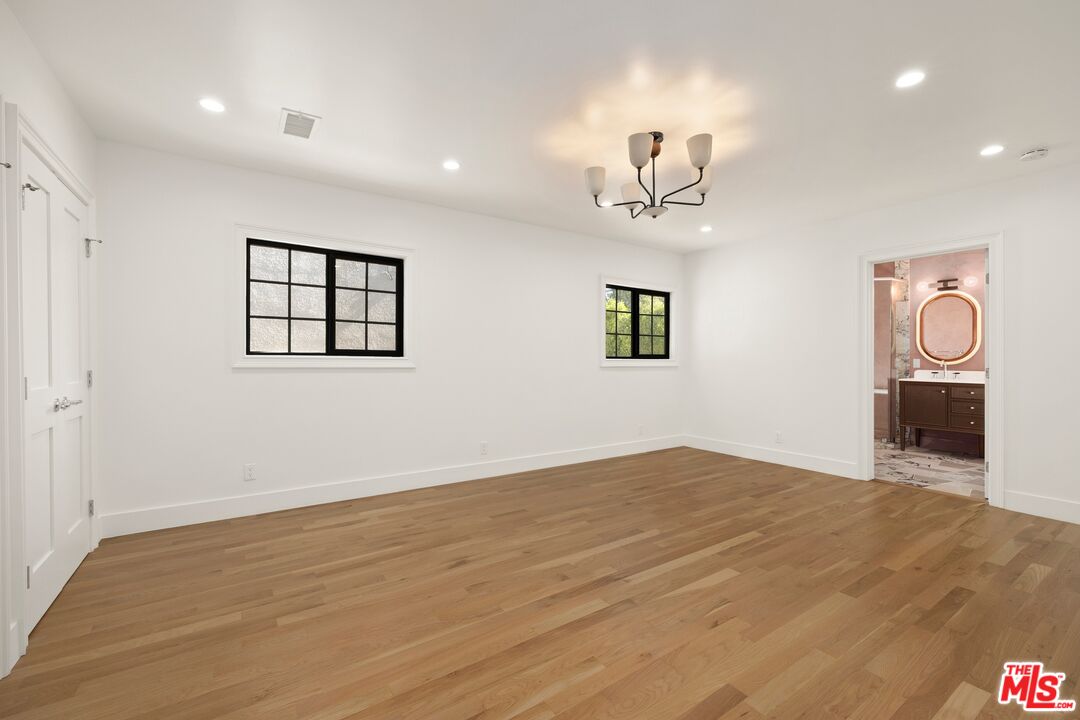 211 S Formosa Ave