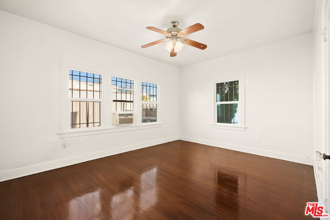 112 S Sycamore Ave