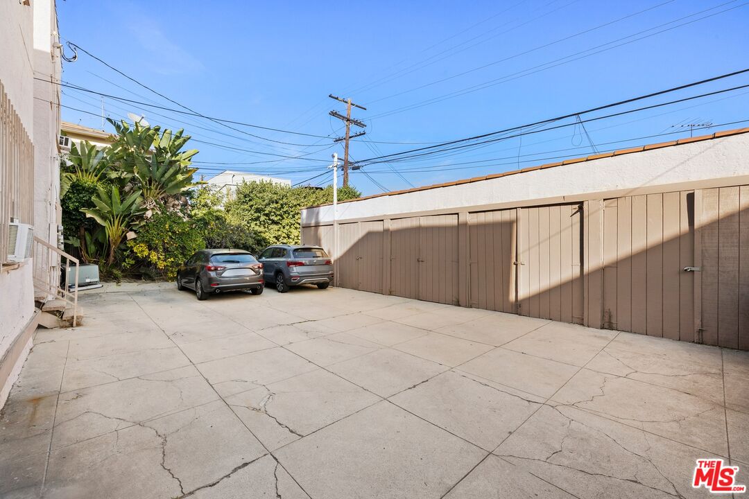 112 S Sycamore Ave