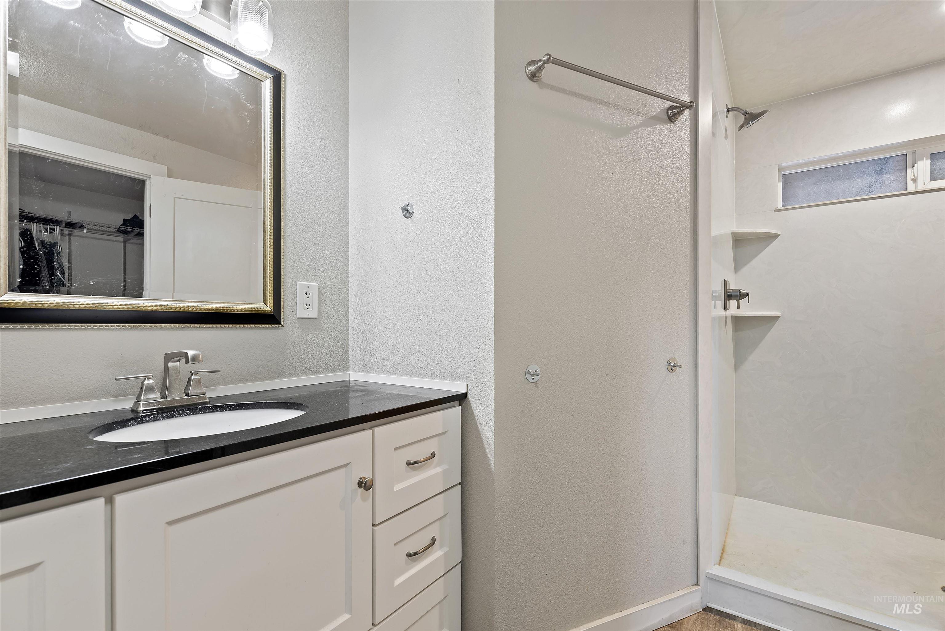 4204 N Linda Vista Lane