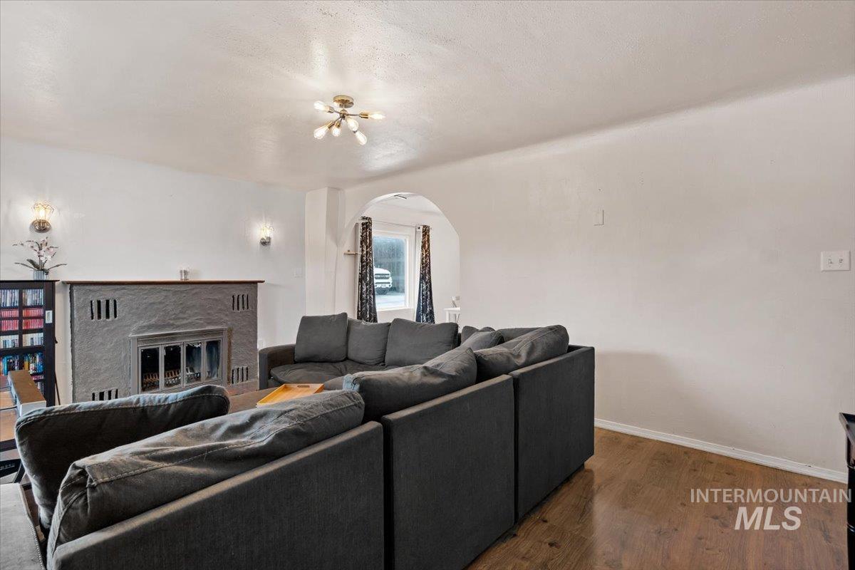 1908 S Eagleson Road