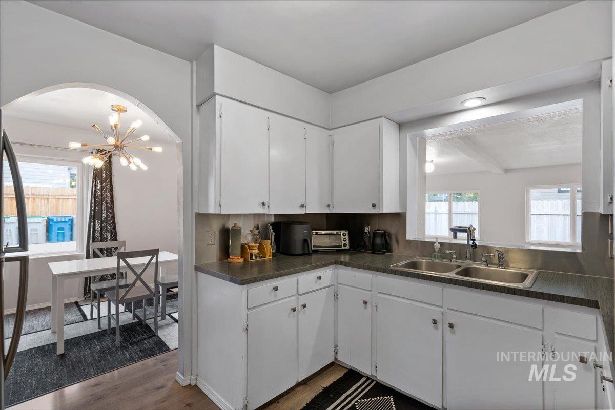 1908 S Eagleson Road