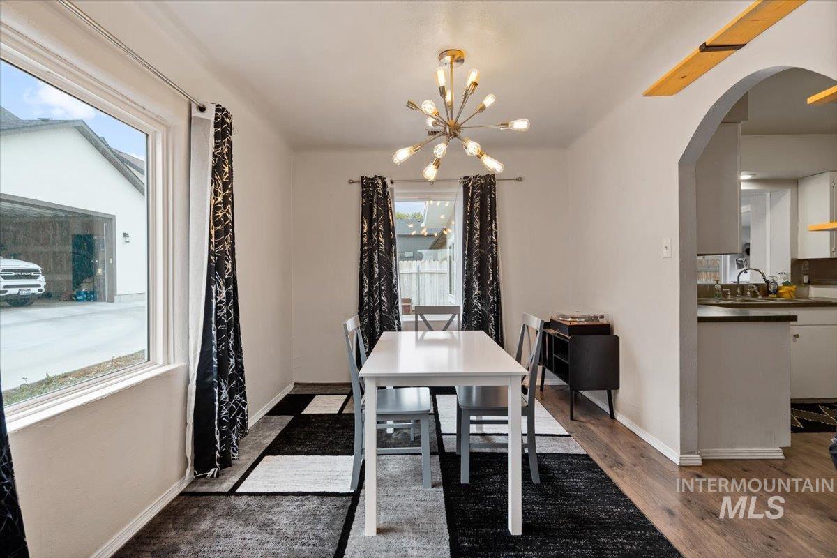 1908 S Eagleson Road