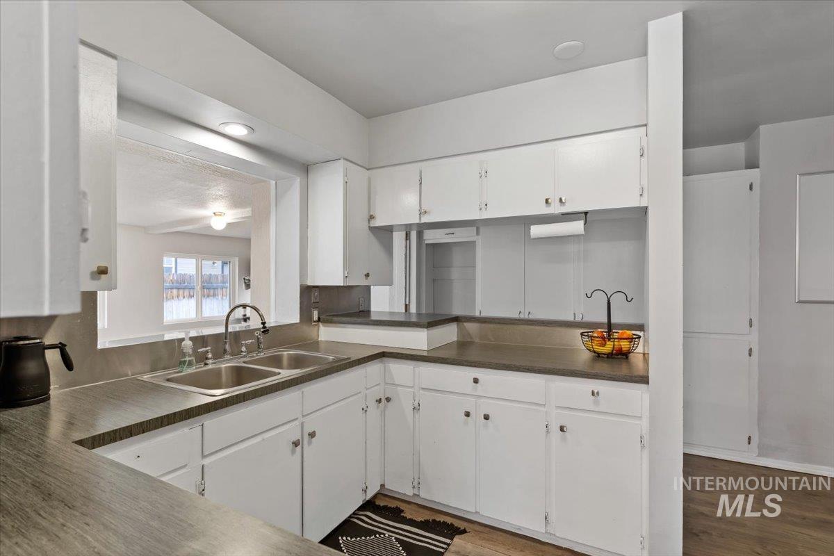 1908 S Eagleson Road