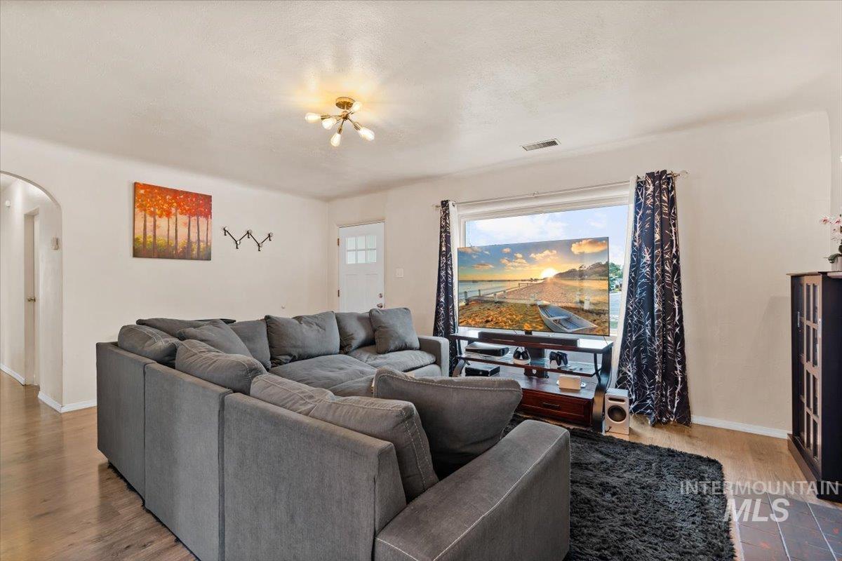 1908 S Eagleson Road