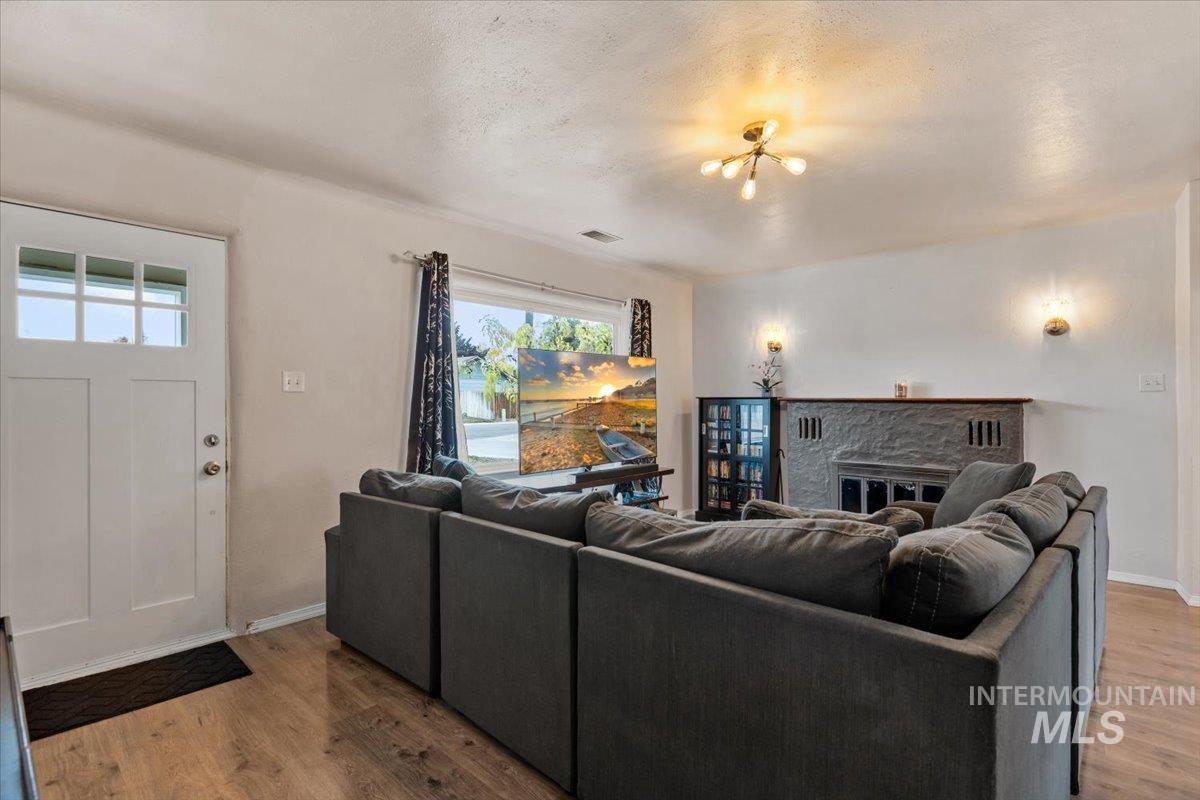 1908 S Eagleson Road