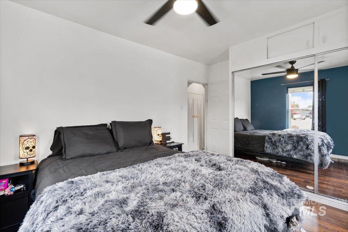 1908 S Eagleson Road