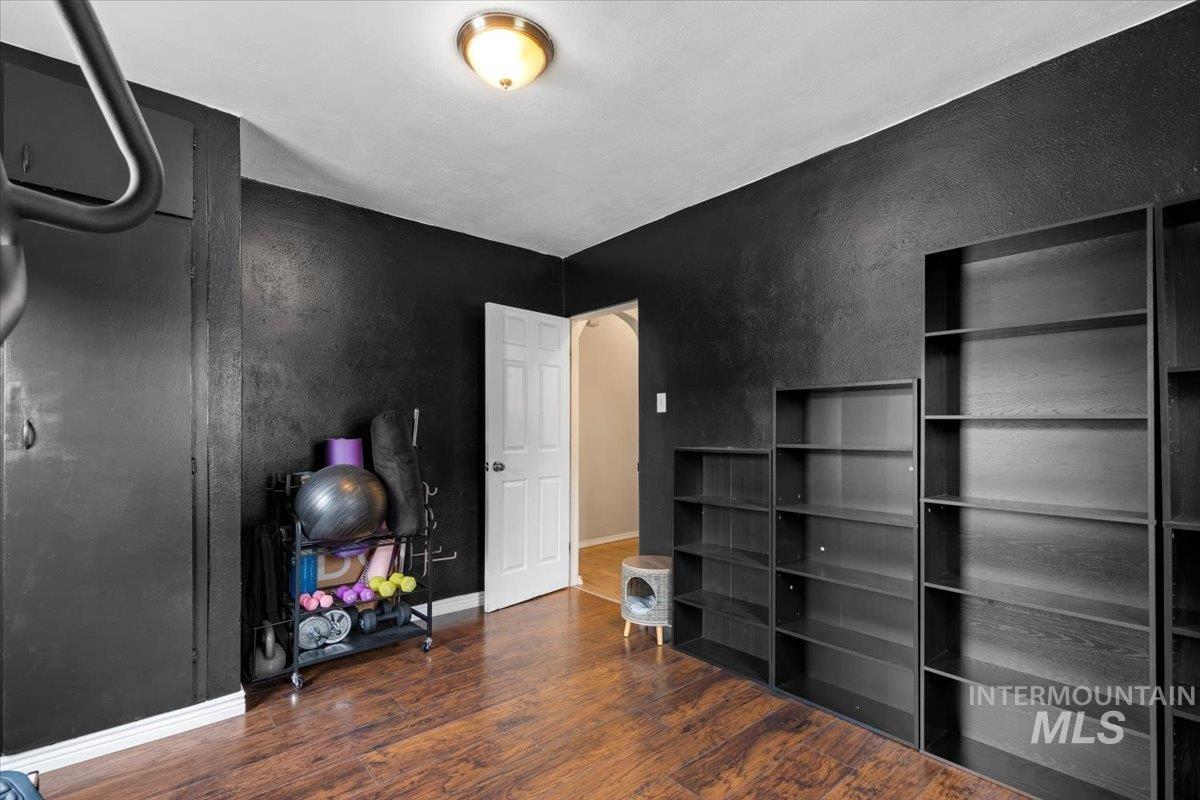 1908 S Eagleson Road