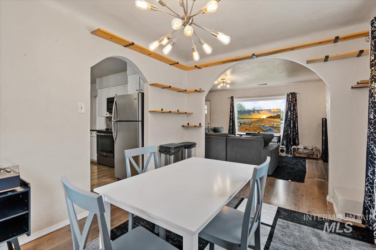 1908 S Eagleson Road