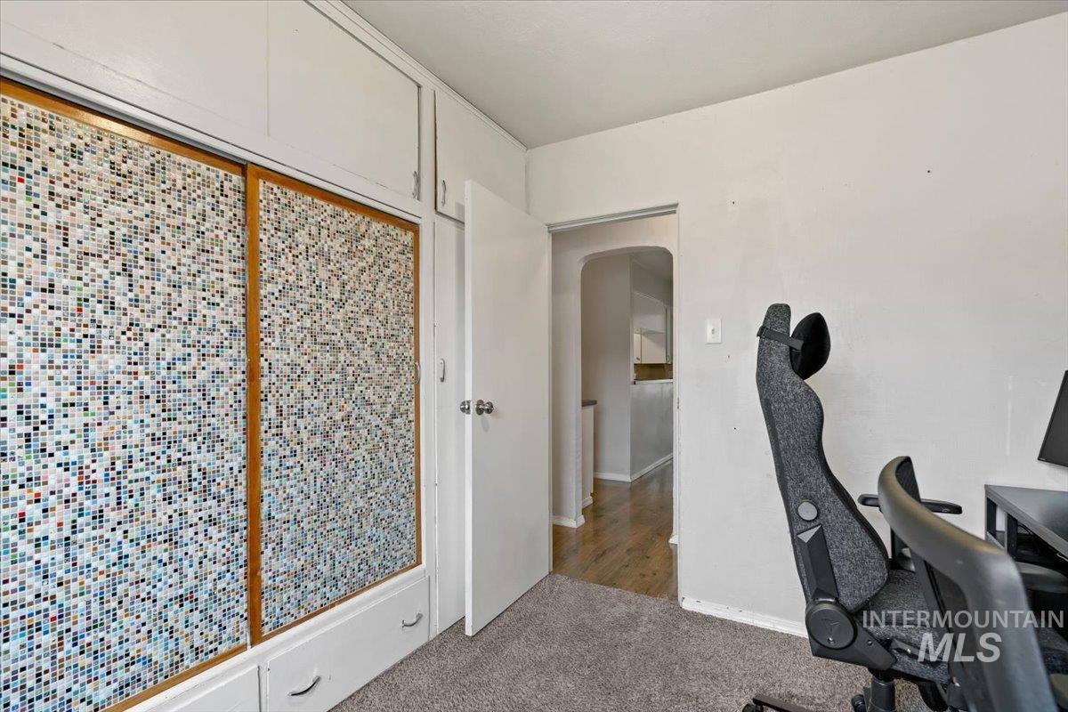 1908 S Eagleson Road