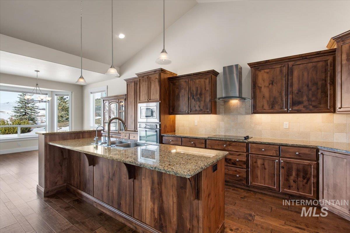 18575 N Goldenridge Place