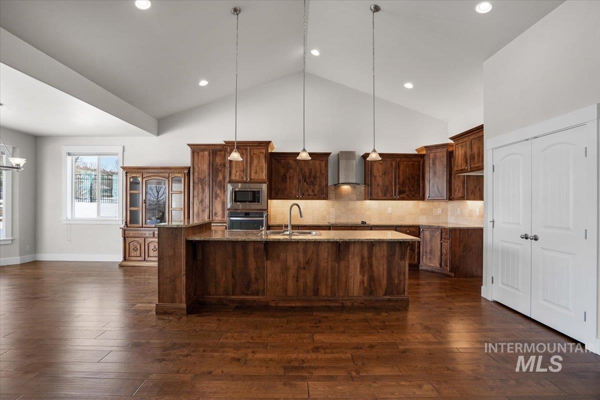 18575 N Goldenridge Place