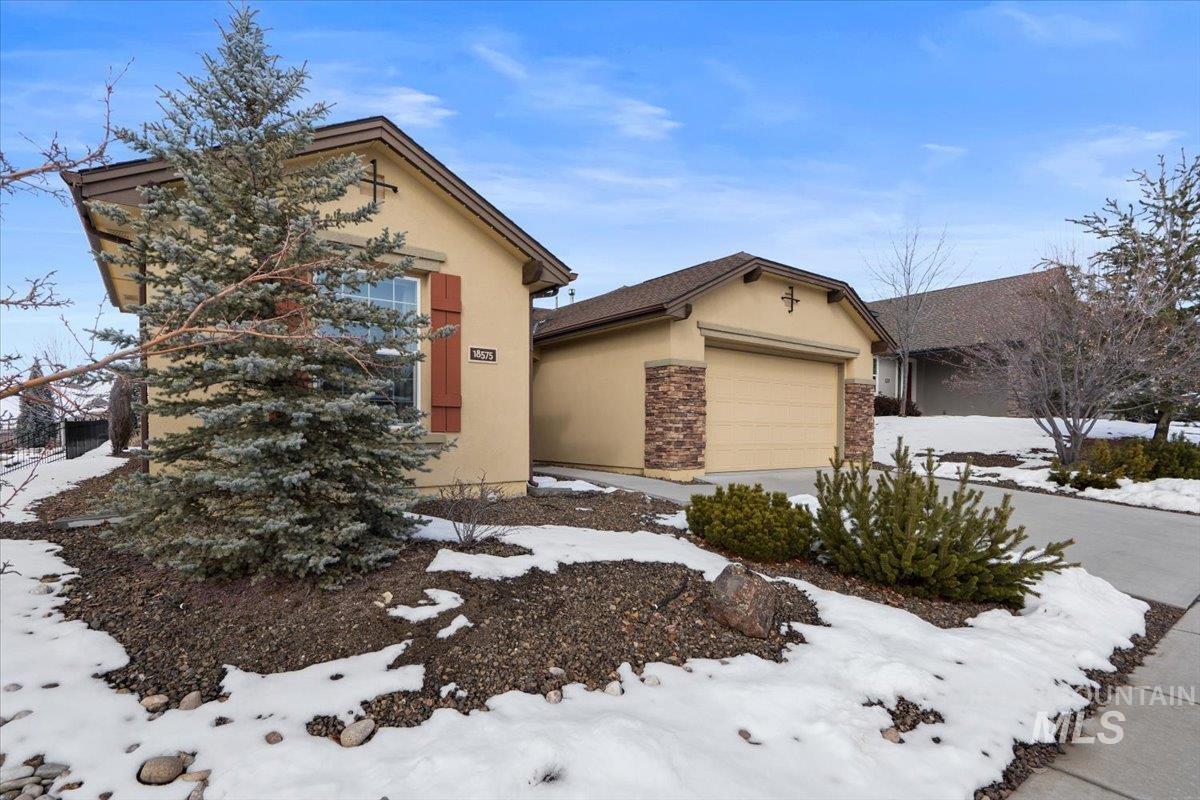 18575 N Goldenridge Place