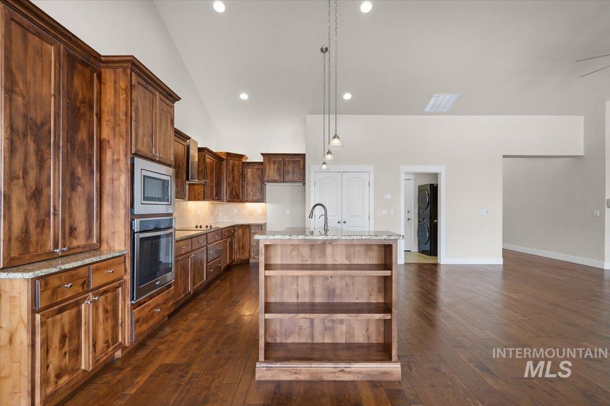 18575 N Goldenridge Place