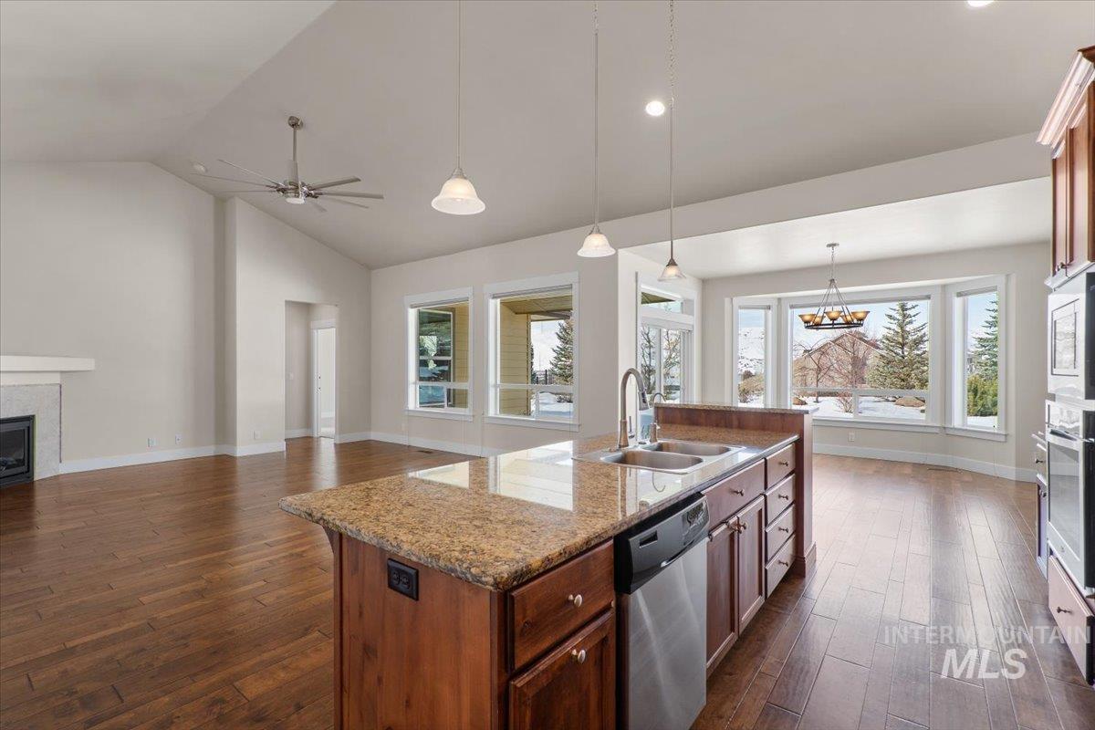 18575 N Goldenridge Place