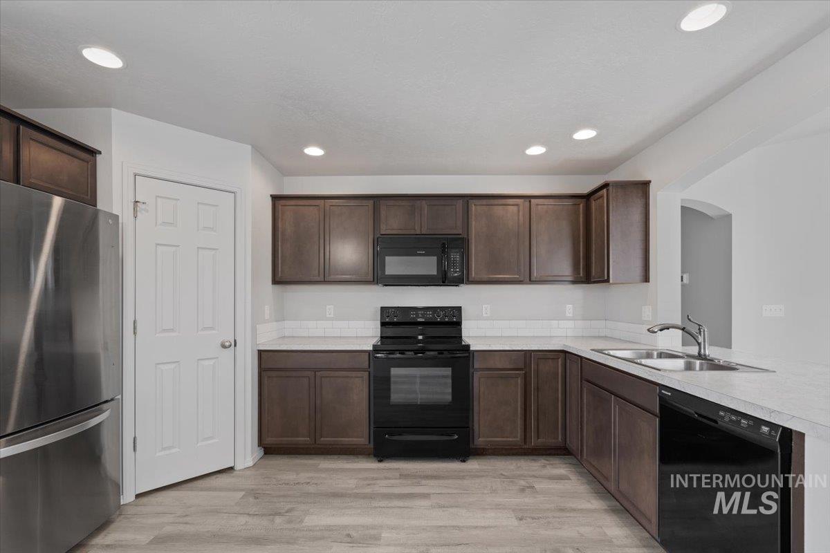 17697 N Harpster Way