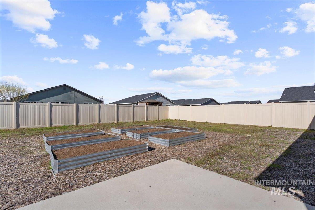 17697 N Harpster Way