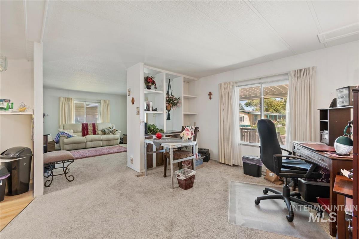 275 N Checola Cir