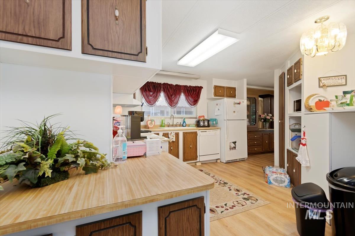 275 N Checola Cir