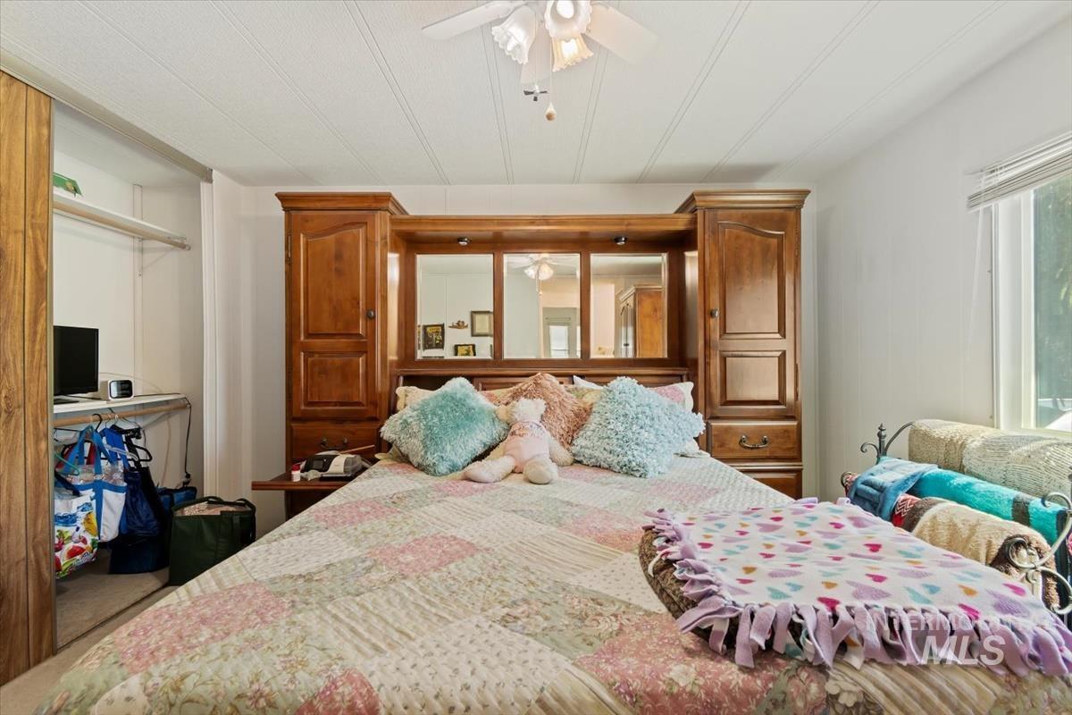 275 N Checola Cir