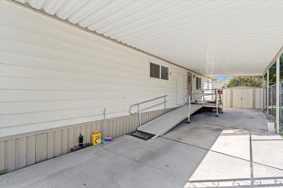 275 N Checola Cir