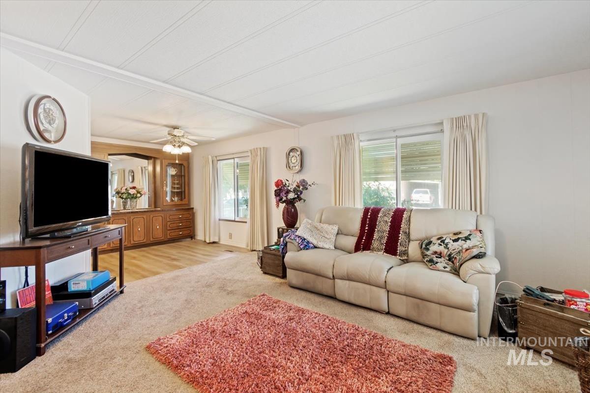 275 N Checola Cir
