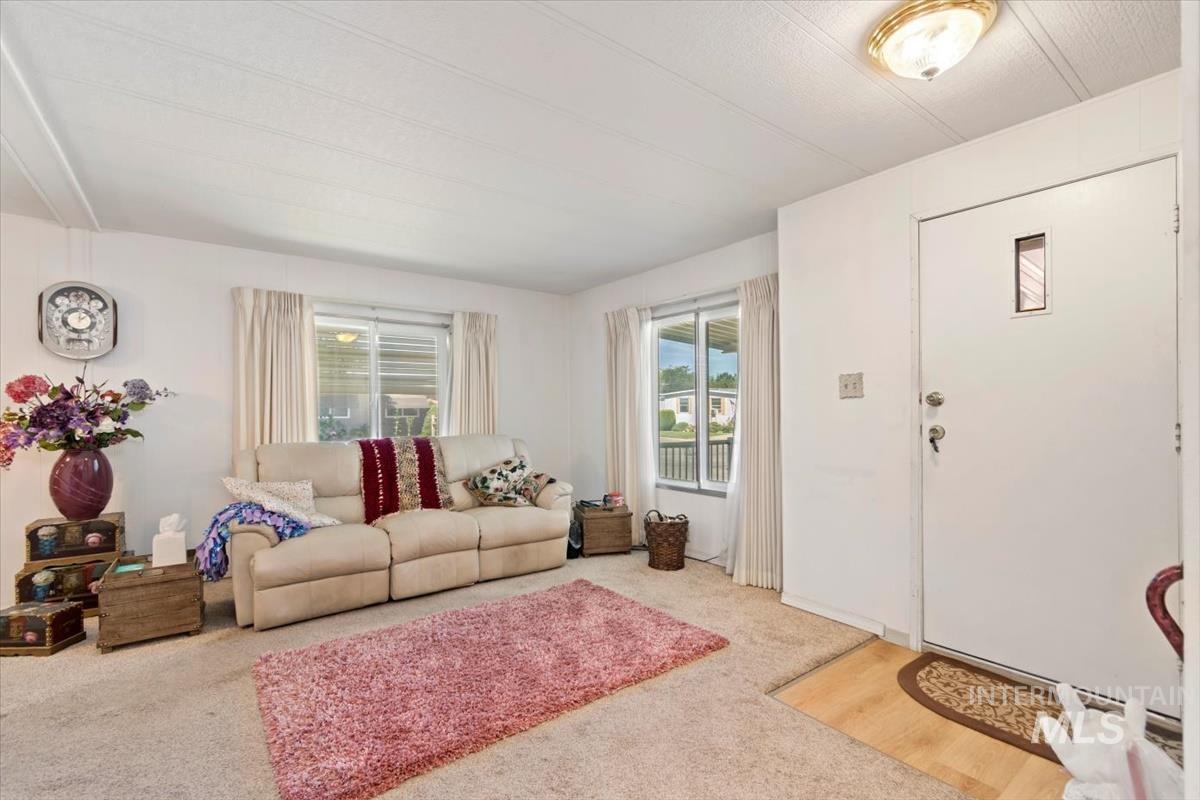 275 N Checola Cir
