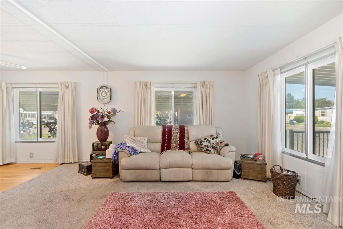 275 N Checola Cir