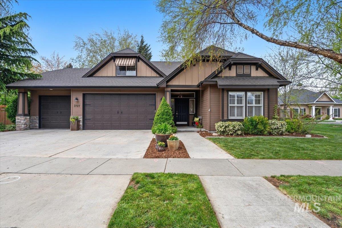 3727 N Hollymount Way